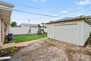 8930 S Crawford Ave, Hometown, IL 60456 - Photo 16
