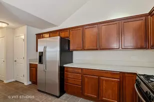 625 Schumann St, Woodstock, IL 60098 - Photo 4