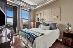 1071 W 15th St, Chicago, IL 60608 - Photo 10