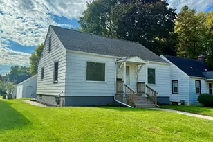 609 W 10th St, Sterling, IL 61081 - Photo 2