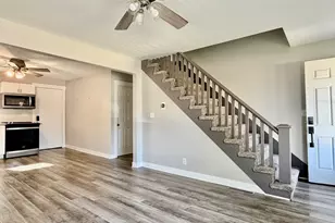 609 W 10th St, Sterling, IL 61081 - Photo 6