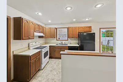 110 Fleming Court #110, Watseka, IL 60970 - Photo 2