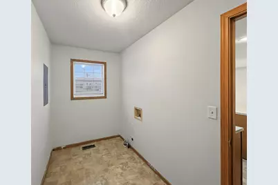 110 Fleming Court #110, Watseka, IL 60970 - Photo 8