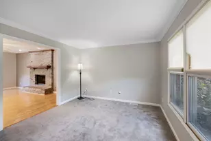 697 Fox Hollow, Dekalb, IL 60115 - Photo 4
