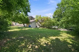 2115 Halsey Dr, Des Plaines, IL 60018 - Photo 20
