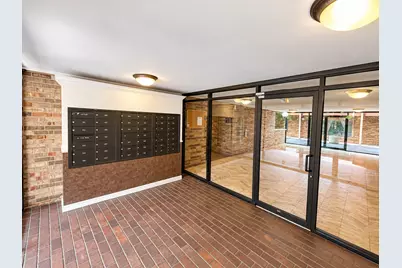 732 W Bittersweet Place #1203, Chicago, IL 60613 - Photo 2