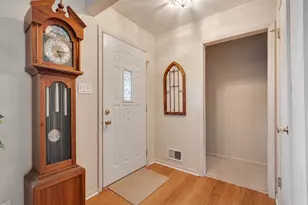 89 Grange Rd, Elk Grove Village, IL 60007 - Photo 2