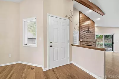 110 Elmtree Court, Saint Charles, IL 60174 - Photo 4