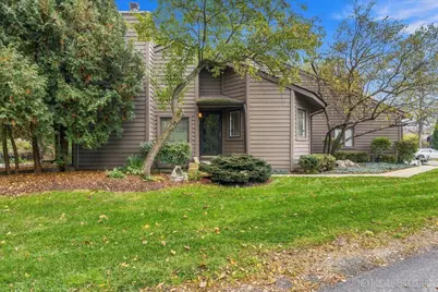 110 Elmtree Court, Saint Charles, IL 60174 - Photo 2