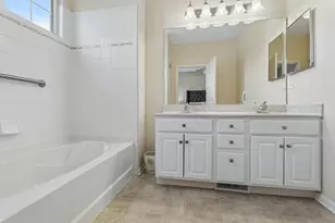 21305 Hidden Lk Ct, Crest Hill, IL 60403 - Photo 12