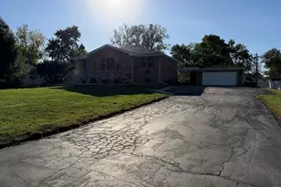 10346 S 75th Ct, Palos Hills, IL 60465 - Photo 2