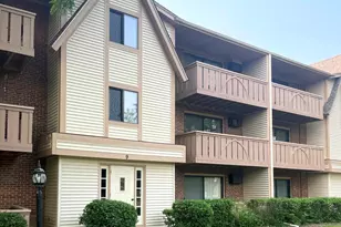 9 Parkside Ct, Vernon Hills, IL 60061 - Photo 1
