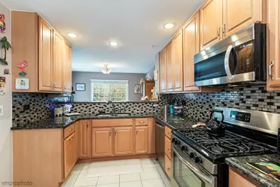 190 Lucerne Court, Wheeling, IL 60090 - Photo 8