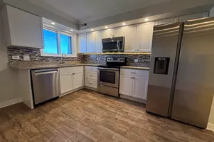 9386 Bay Colony Dr, Des Plaines, IL 60016 - Photo 2