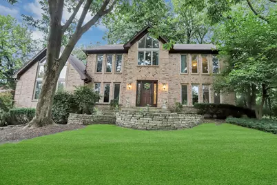 985 Chapel Court N, Glen Ellyn, IL 60137 - Photo 2