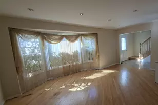 34 Newtown Dr, Buffalo Grove, IL 60089 - Photo 2
