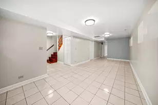3637 W Oakdale Ave, Chicago, IL 60618 - Photo 6