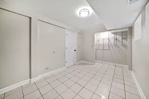 3637 W Oakdale Ave, Chicago, IL 60618 - Photo 12