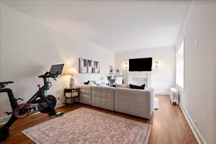 1097 Merrill St, Winnetka, IL 60093 - Photo 2