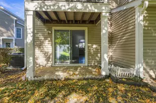 2107 Southwind Cir, Schaumburg, IL 60194 - Photo 16