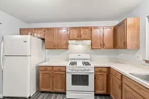 2107 Southwind Cir, Schaumburg, IL 60194 - Photo 6