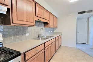 2820 Dundee Rd, Northbrook, IL 60062 - Photo 10