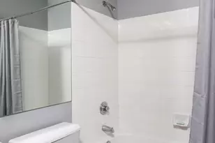 111 W Maple St, Chicago, IL 60610 - Photo 14