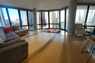 111 W Maple St, Chicago, IL 60610 - Photo 4