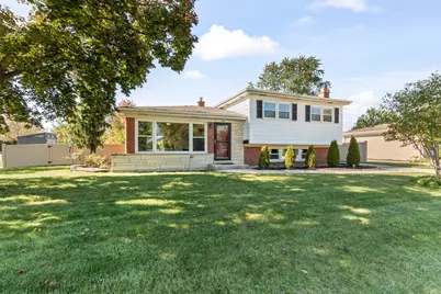 724 S Crestwood Lane, Mount Prospect, IL 60056 - Photo 1