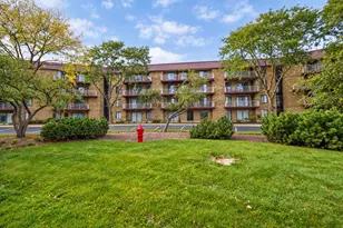 5400 Astor Ln, Rolling Meadows, IL 60008 - Photo 2