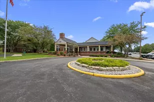 204 Glengarry Dr, Bloomingdale, IL 60108 - Photo 2