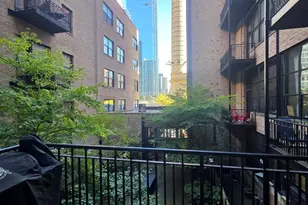 226 N Clinton St, Chicago, IL 60661 - Photo 4