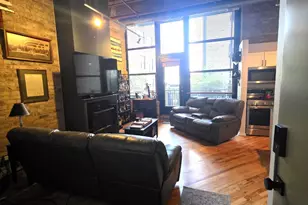 226 N Clinton St, Chicago, IL 60661 - Photo 2