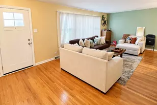 1339 Prince Dr, South Holland, IL 60473 - Photo 2
