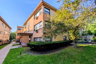 7610 N Rogers Ave, Chicago, IL 60626 - Photo 1