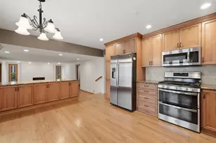 902 N Rohlwing Rd, Palatine, IL 60074 - Photo 4