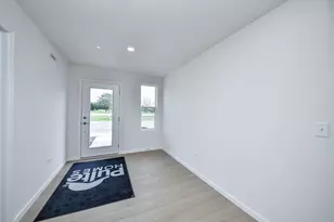 1710 Espacio Dr, Naperville, IL 60563 - Photo 2