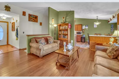 523 W 8th Street, Belvidere, IL 61008 - Photo 2