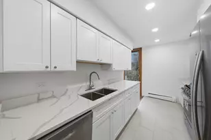 1473 E Park Pl, Chicago, IL 60637 - Photo 18