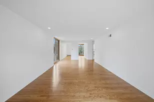 1473 E Park Pl, Chicago, IL 60637 - Photo 10
