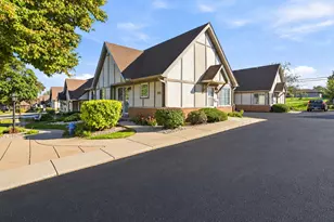 1684 Willow Cir Dr, Crest Hill, IL 60403 - Photo 24
