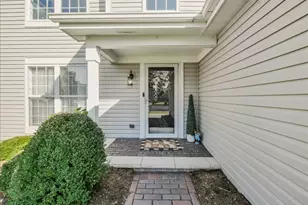 2011 Crossing Ln, Naperville, IL 60540 - Photo 4