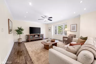 115 W King George Court, Palatine, IL 60067 - Photo 2