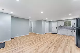 210 Mantua St, Park Forest, IL 60466 - Photo 4