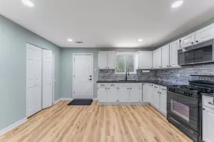 210 Mantua St, Park Forest, IL 60466 - Photo 6