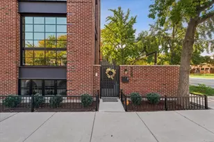 559 W Armitage Ave, Chicago, IL 60614 - Photo 2