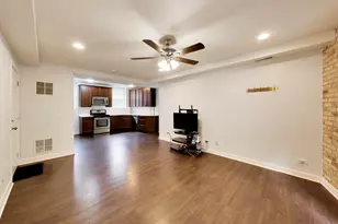 1340 W Greenleaf Ave, Chicago, IL 60626 - Photo 10