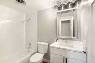 1460 Fairlane Dr, Schaumburg, IL 60193 - Photo 10