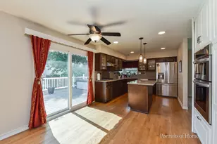1302 Dunbarton Dr, Aurora, IL 60502 - Photo 6