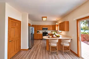 732 Robertson Rd, South Elgin, IL 60177 - Photo 10